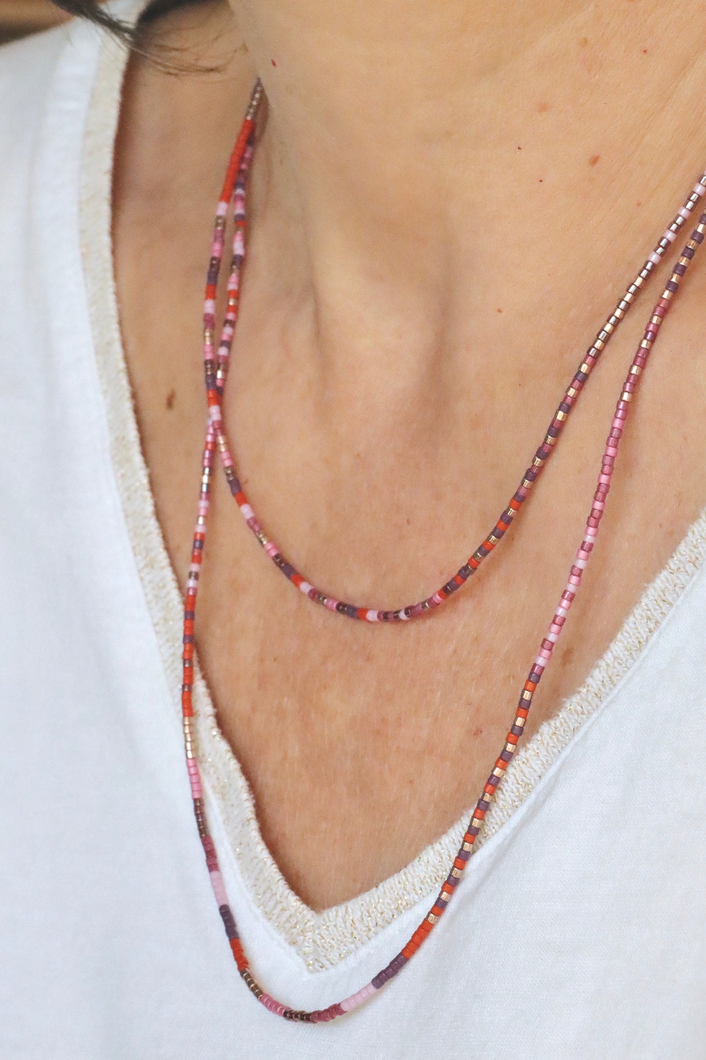 Collier Bracelet en perles de verre rose et orange, porté en collier double tour